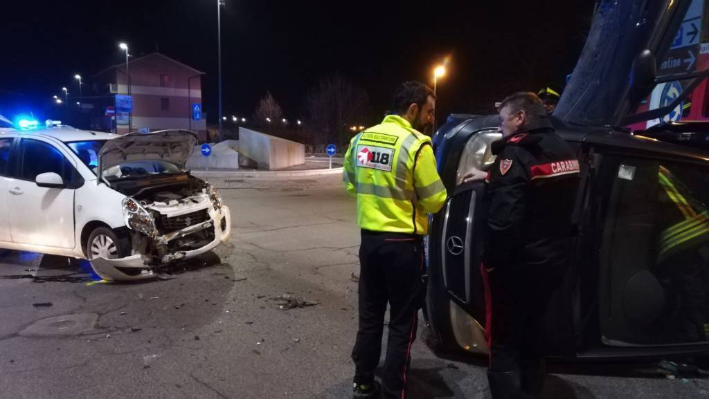 Incidente rotonda via XXI Aprile