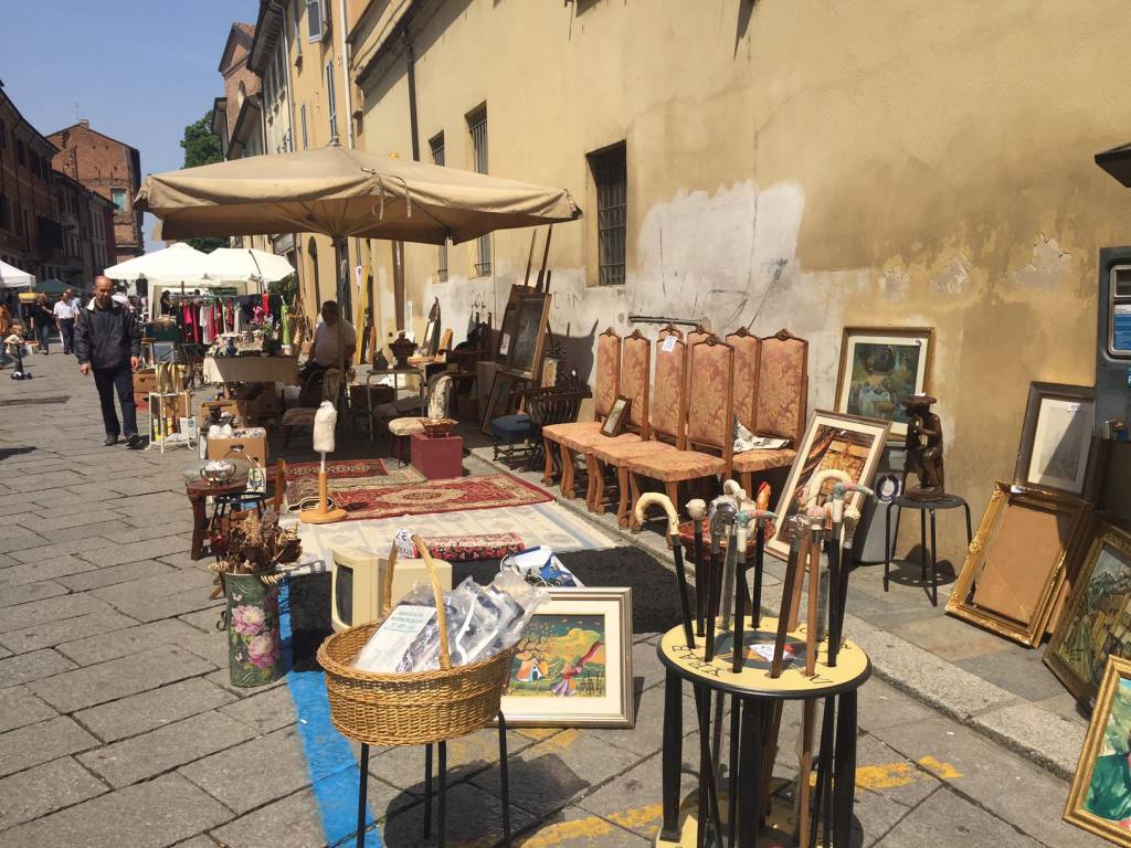 Mercatino del riuso in via Roma a Piacenza