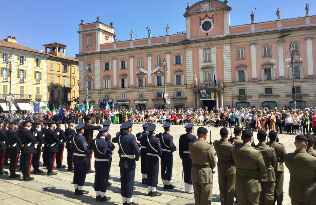 La festa del due giugno in piazza Cavalli