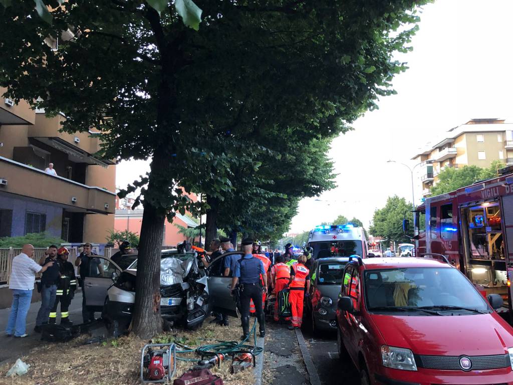 Inseguimento e schianto in viale Martiri della Resistenza