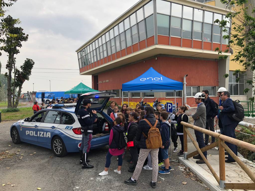 A Monticelli Enel insieme a Polstrada e Croce Rossa per educare alla sicurezza