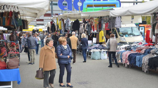 Fiera d'autunno al centro commerciale "Gotico"