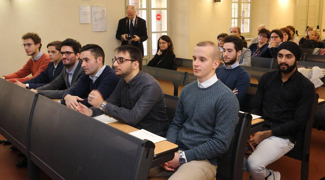 La consegna delle borse di studio agli studenti di ingegneria