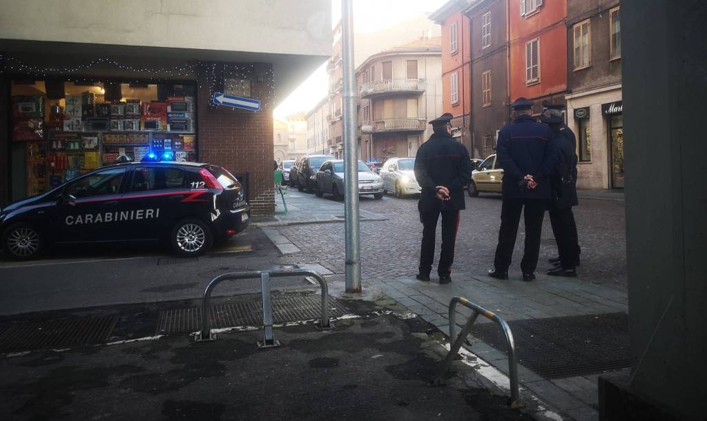 L'intervento dei carabinieri in via Alberoni