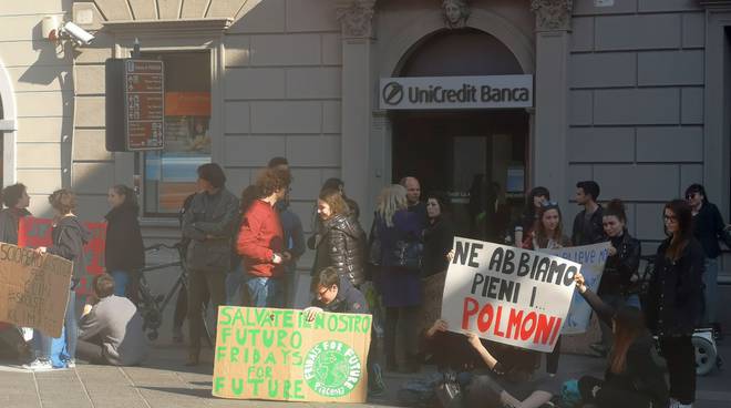 studenti in piazza fridayforfuture