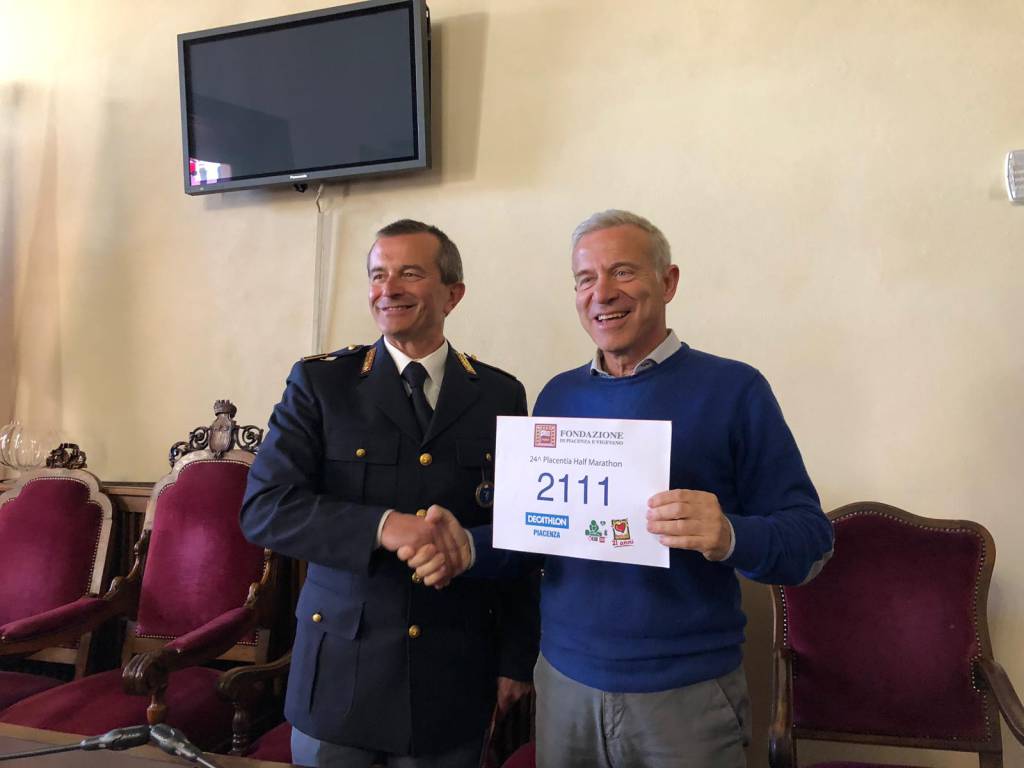 La consegna dei pettorali della Placentia Half Marathon