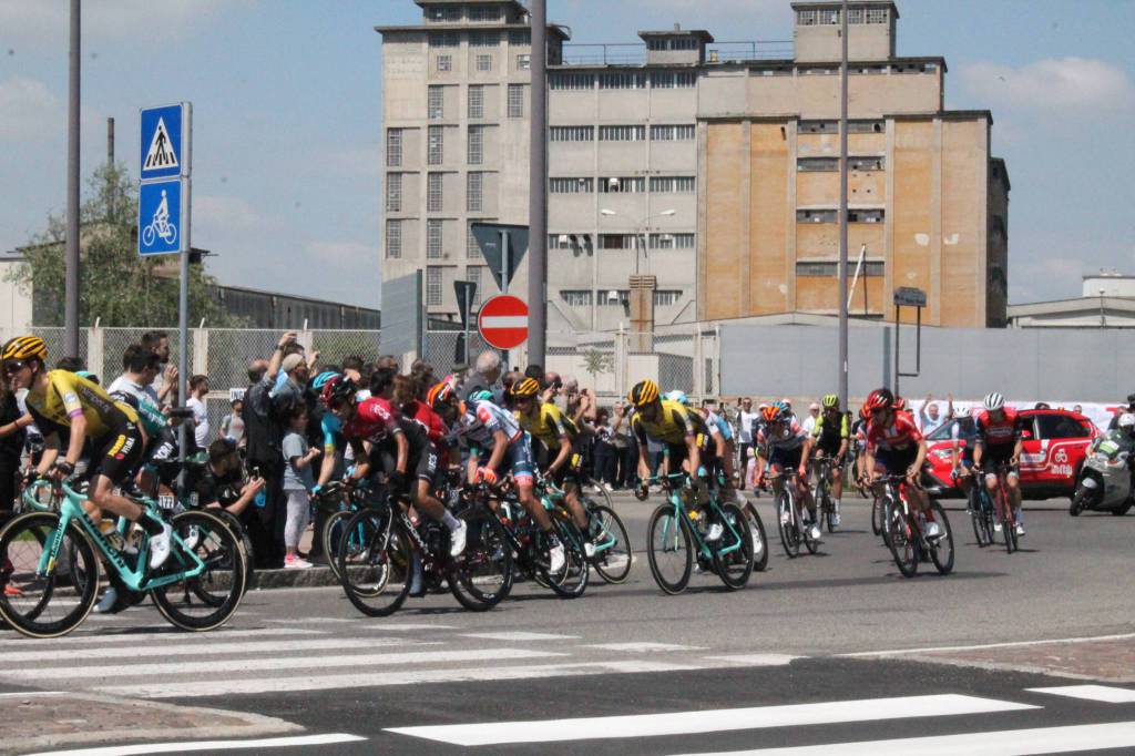 Passa il Giro d'Italia a Piacenza, la carovana