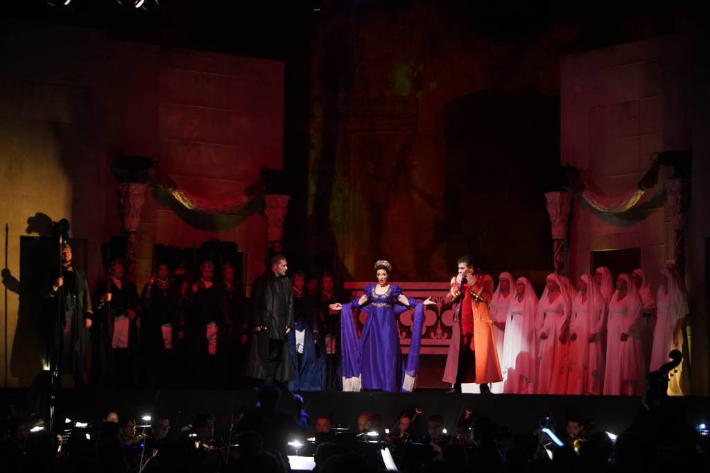 L'opera debutta in San Lorenzo con Norma