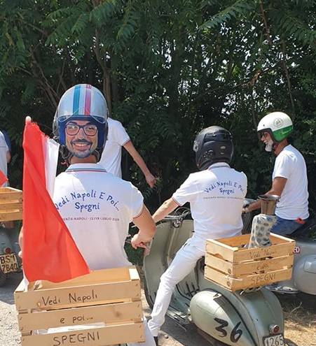 Vedi Napoli e Poi Spegni viaggio in Vespa