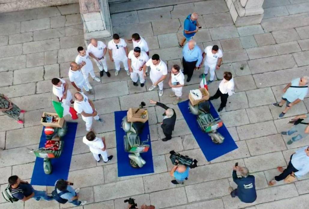 Vedi Napoli e Poi Spegni viaggio in Vespa