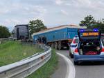 camion di pomodori rotonda della Galleana