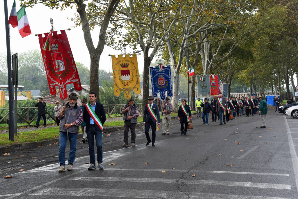 La prima giornata del raduno degli alpini