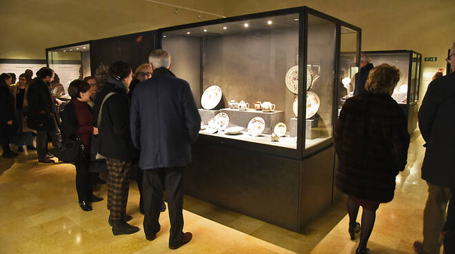 Nuovo allestimento a Palazzo Farnese per la preziosa collezione di ceramiche