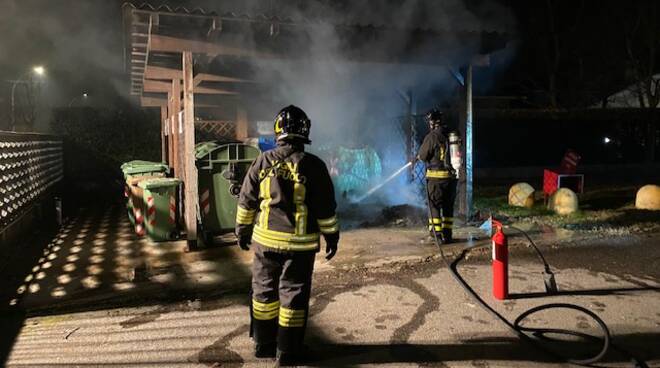 incendio cassonetto san rocco al porto