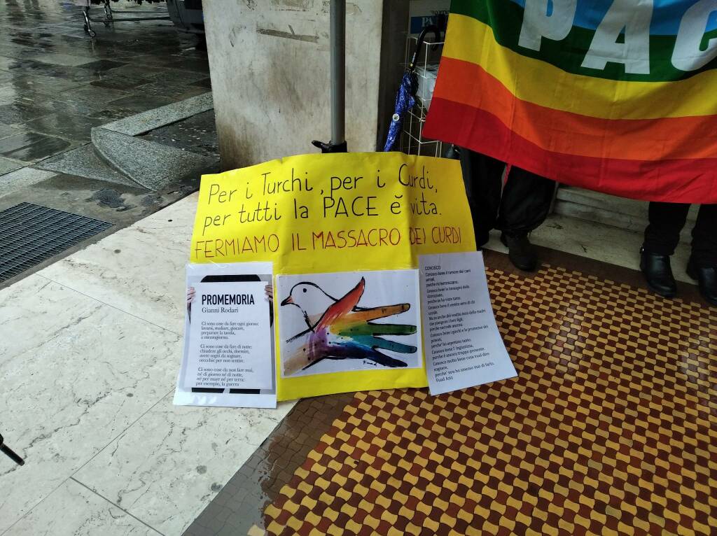 Sit in per la pace in piazza cavalli