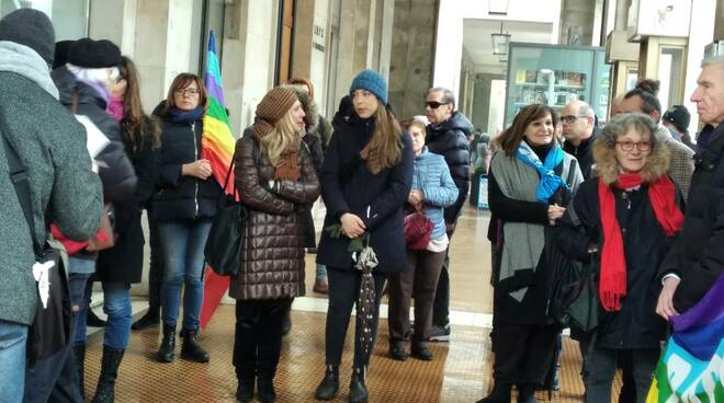 Sit in per la pace in piazza cavalli