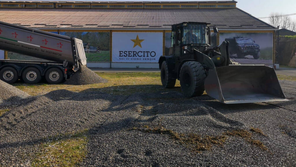 I militari del Genio Pontieri al lavoro per l'ospedale da campo 