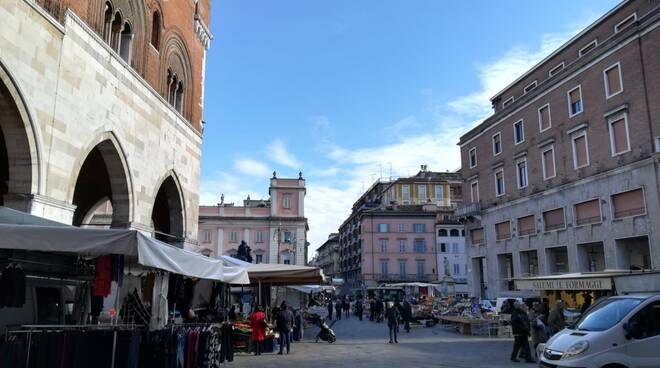 Il Mercato in Piazza Duomo e in Piazza Cavalli