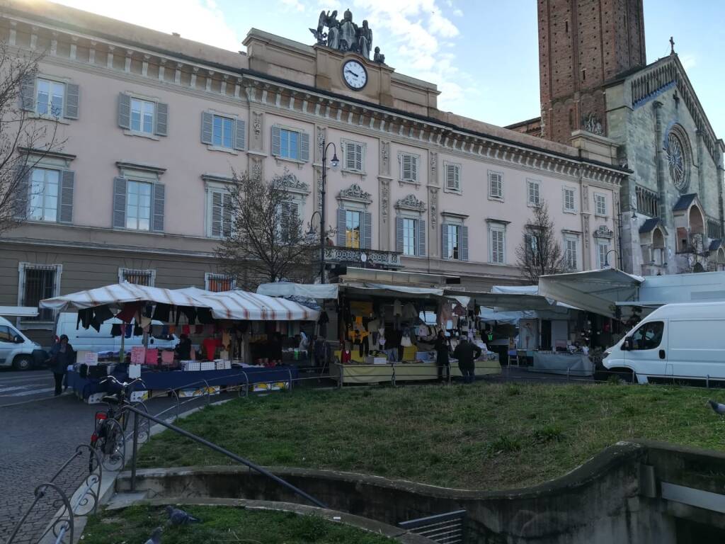 Il Mercato in Piazza Duomo e in Piazza Cavalli