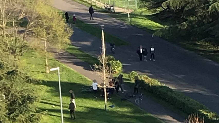 Ragazzi ai giardini di via Penitenti