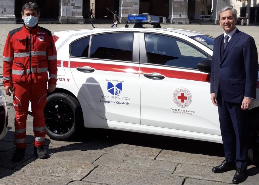 auto croce rossa da banca di Piacenza