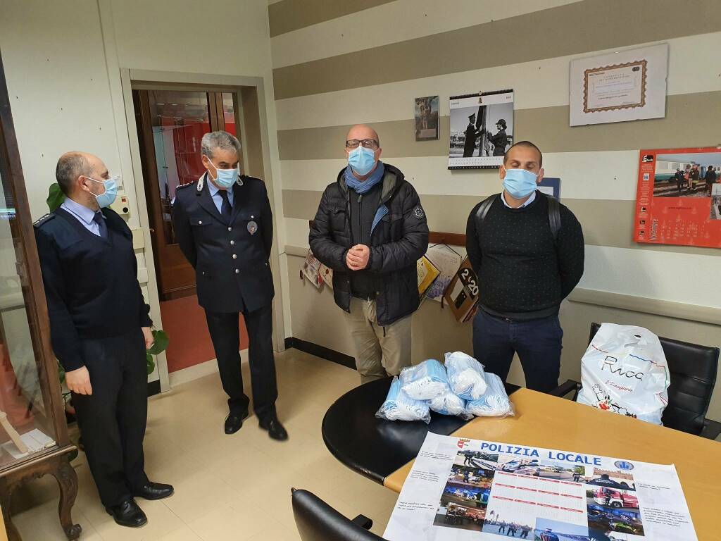 Chiesa evangelica consegna mascherine a Polizia