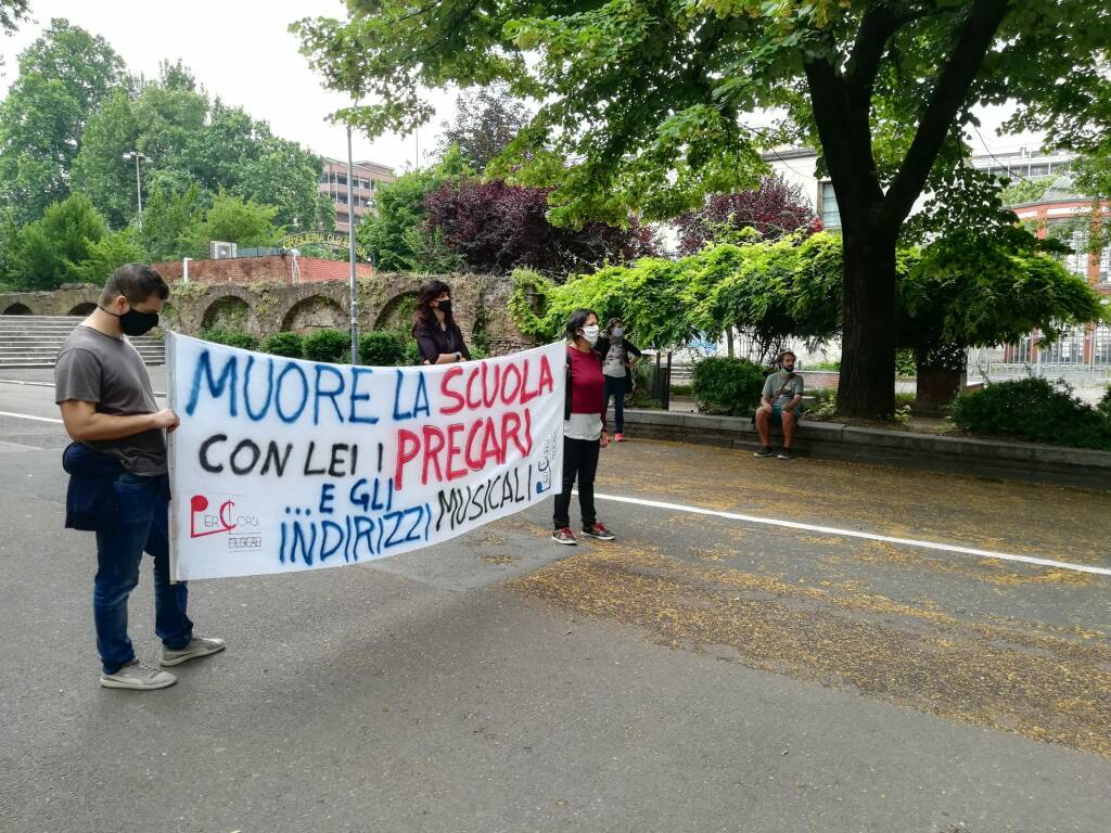 Sciopero docenti sul Pubblico Passeggio