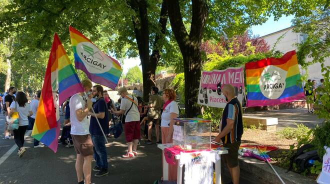 manifestazione arcigay contro omofobia