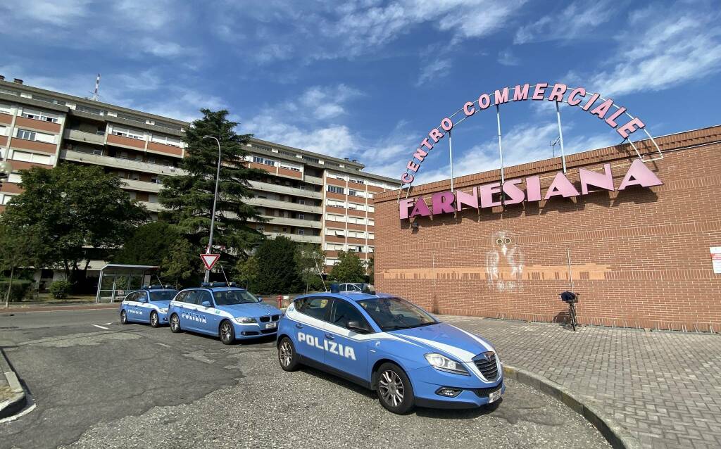 Controlli polizia alla Farnesiana