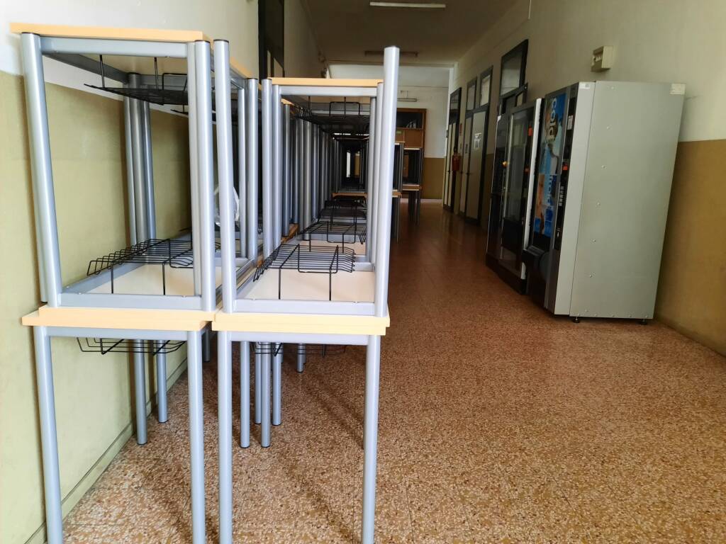 Nuovi banchi monoposto per le scuole piacentine