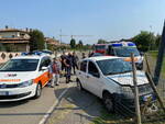 auto contro un palo