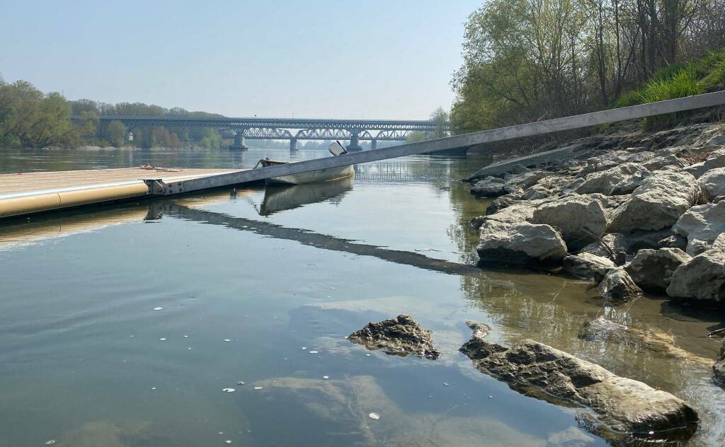 La magra di primavera del fiume Po