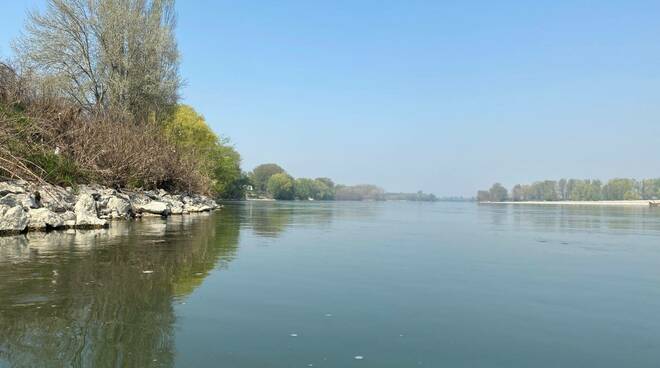 La magra di primavera del fiume Po