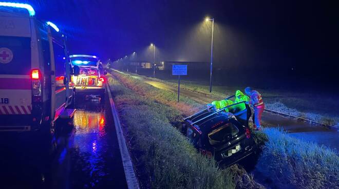 auto nel canale strada Agazzana