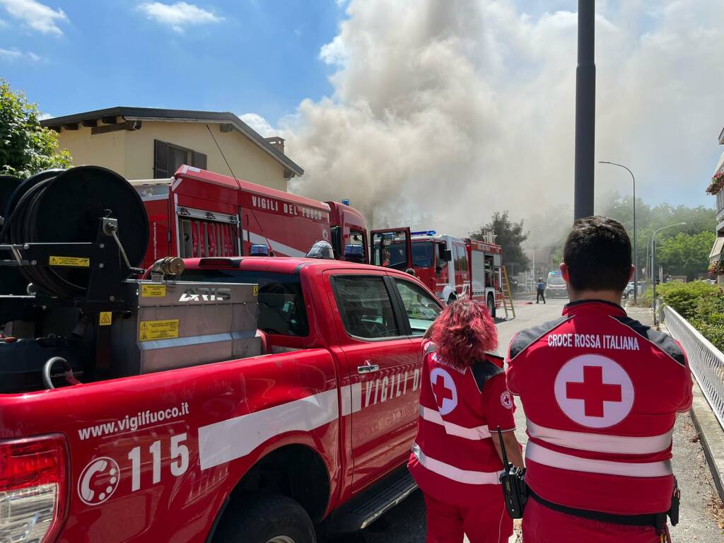 incendio via Emilia Pavese vigili del fuoco