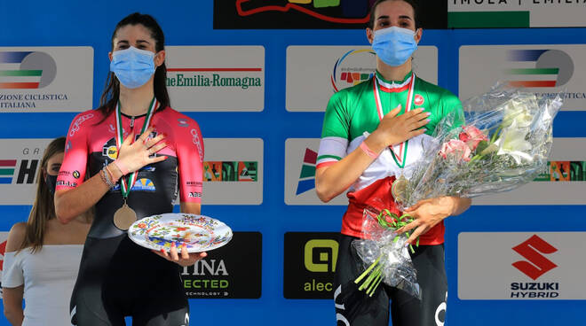 Nella foto Ossola, da sinistra Carlotta Cipressi e Francesca Barale (VO2 Team Pink) ai tricolori cronometro di Faenza