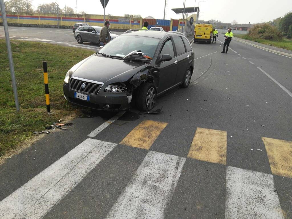 incidente Podenzano auto scontro