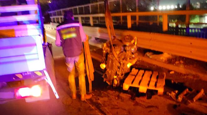 Camion perde motore in tangenziale