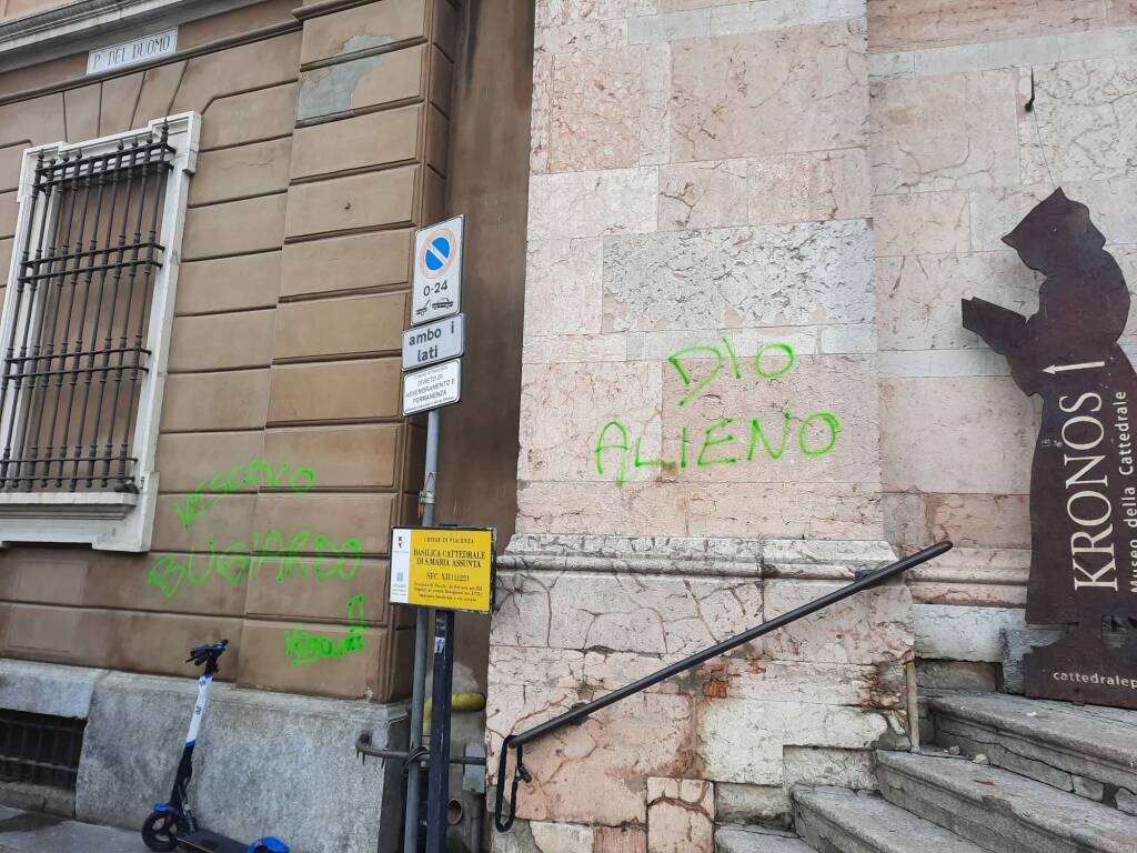 Duomo vandalizzato
