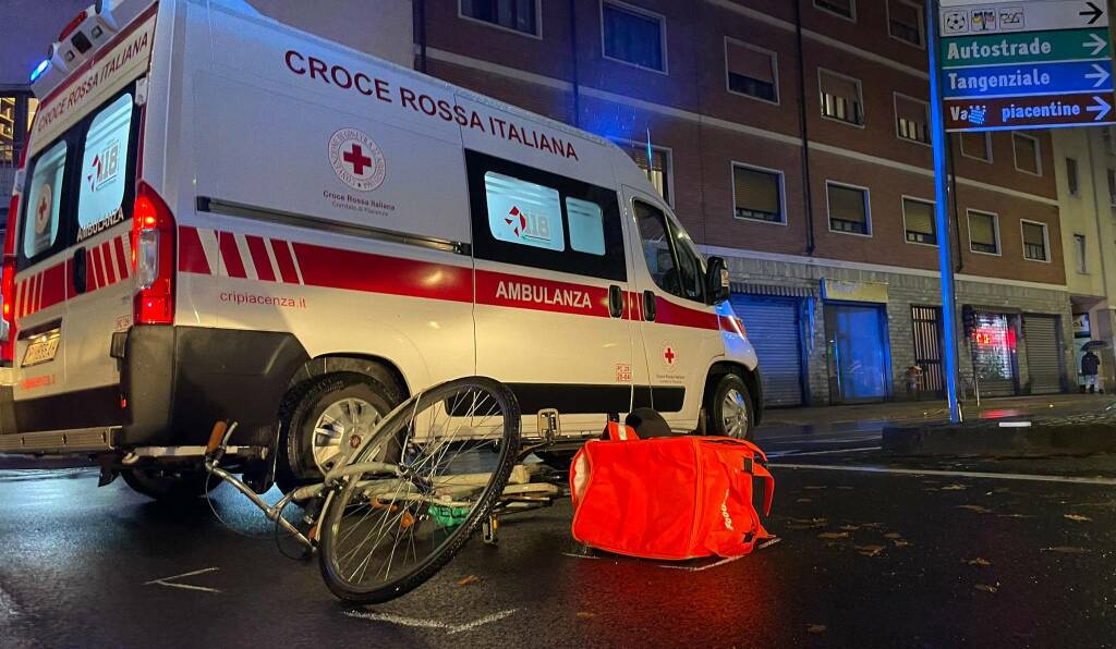 Incidente ciclista rotonda Barriera Genova