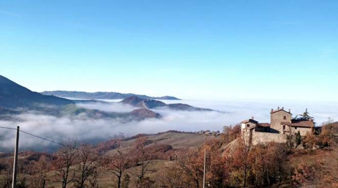 sole sopra la nebbia Lardara