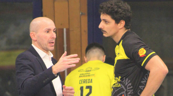 Nella foto di Floriano Zorzella, Sandro Caci (Canottieri Ongina) a colloquio con il tecnico Gabriele Bruni