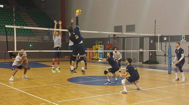 Un momento del test del PalaRaschi (foto Ufficio stampa Wimore Energy Volley Parma)