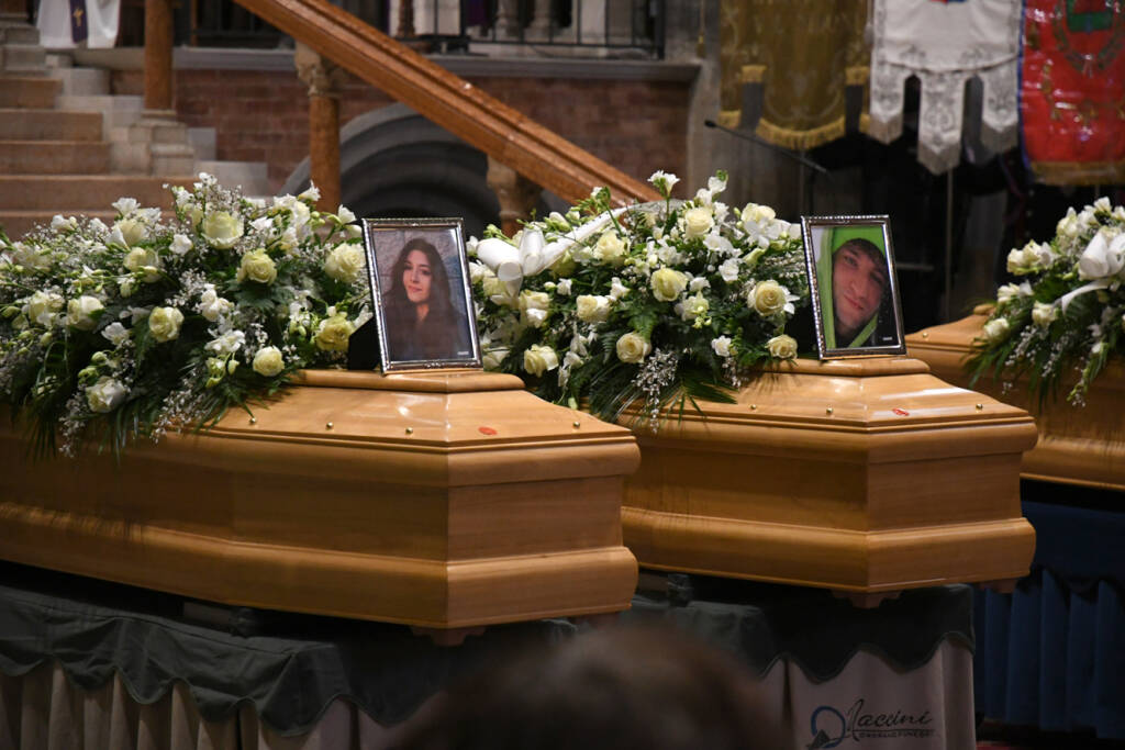 I funerali dei 4 giovani in Cattedrale