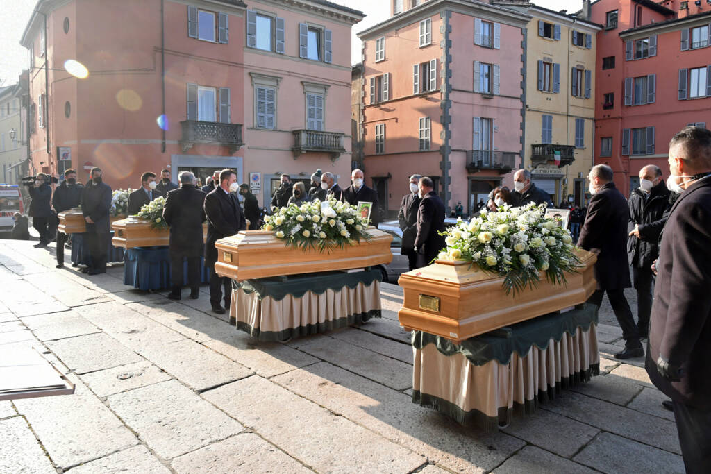 I funerali dei 4 giovani in Cattedrale