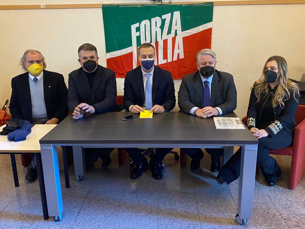 Pugni Forza Italia gruppo