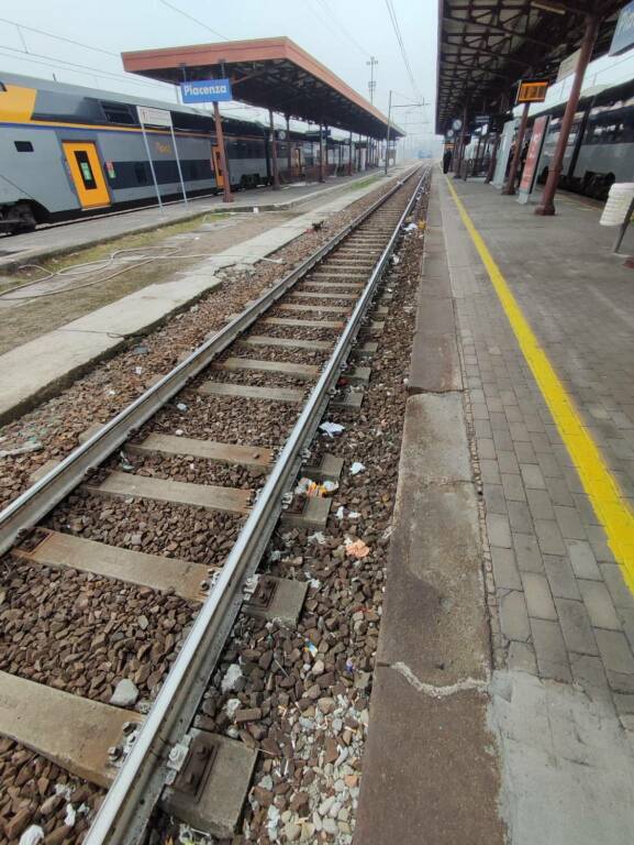 Degrado binari della stazione ferroviaria