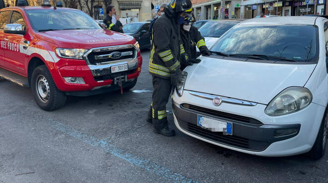 Vigili del fuoco in via Taverna