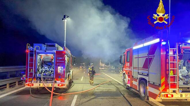 incendio camion Castelvetro A21