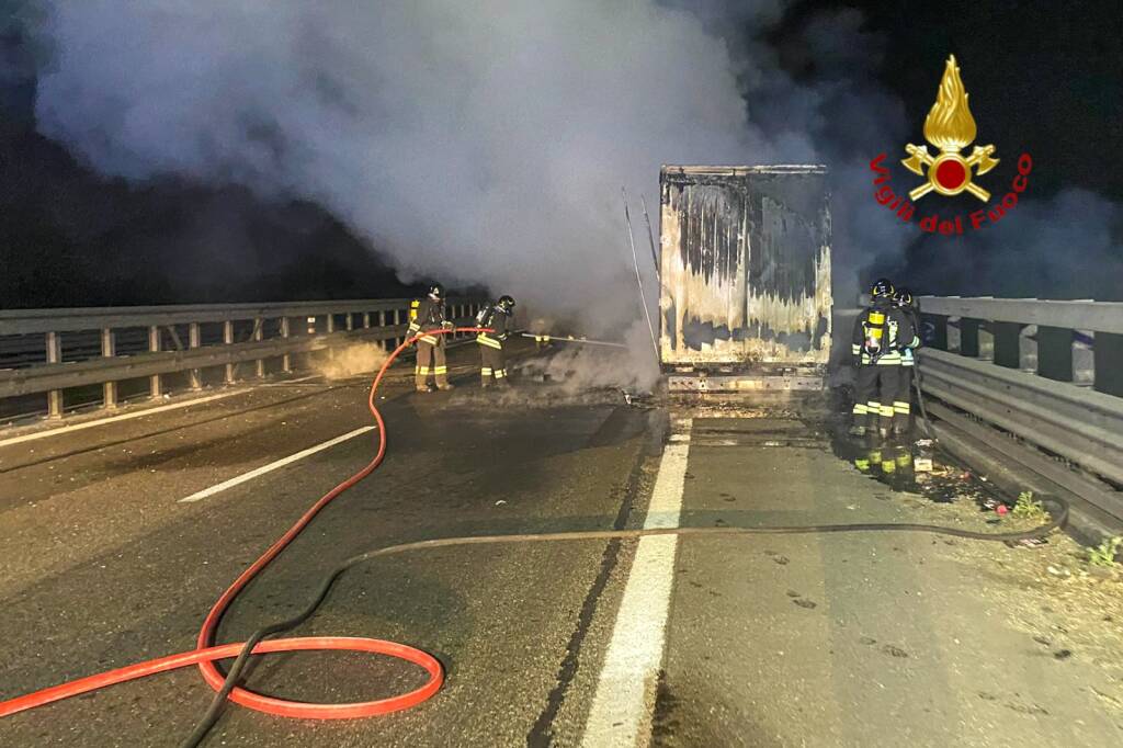 incendio camion Castelvetro A21